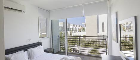 3 bedrooms, in-room safe, iron/ironing board, free WiFi