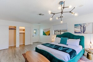 4 bedrooms, desk, iron/ironing board, travel cot