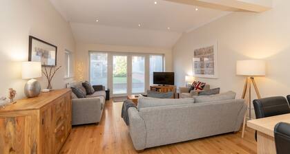 Modern 3 Bedroom with Garden in Reading - Pass the Keys