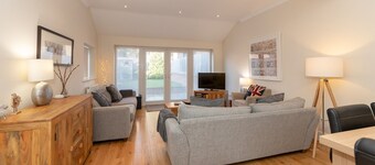 Modern 3 Bedroom with Garden in Reading - Pass the Keys