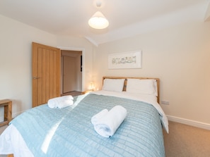 3 bedrooms, iron/ironing board, free WiFi, bed sheets