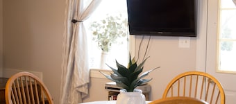 Guest House on Picturesque Farm near Shady Maple Smorgasbord