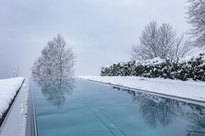 Outdoor pool, an infinity pool