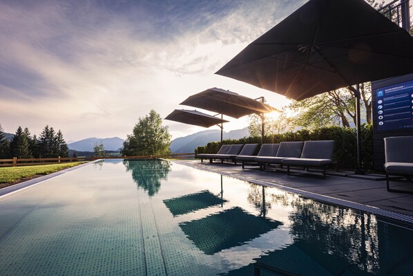 Piscina externa, piscina infinita