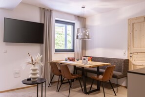 Dining - Apartment for up to 6 P. & Infinity Pool (St. Martin am Tennengebirge)