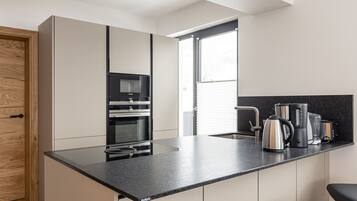 冰箱、微波炉、烤箱、洗碗机