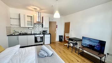 1 slaapkamer, een bureau, wifi, beddengoed