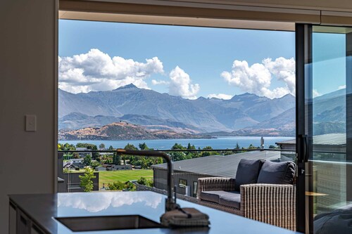 Stylish Panoramic Mountain and Lake Views