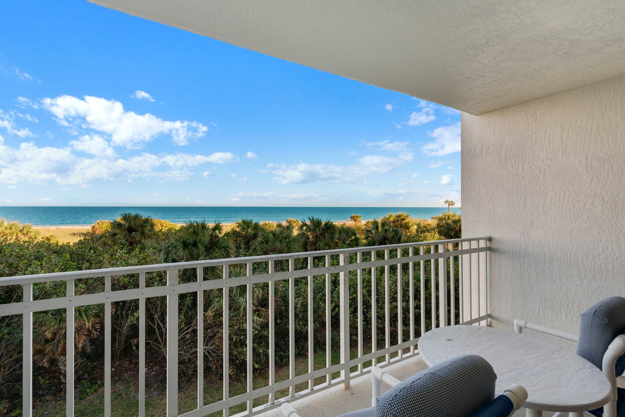 Ocean Front Condo - Excellent Location Next to Pier! Family Friendly!