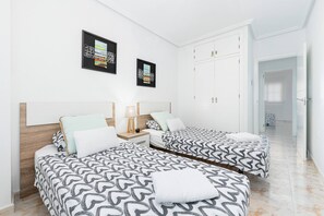 2 quartos, ferros/tábuas de passar roupa, Wi-Fi de cortesia