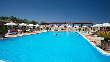 Een seizoensgebonden buitenzwembad