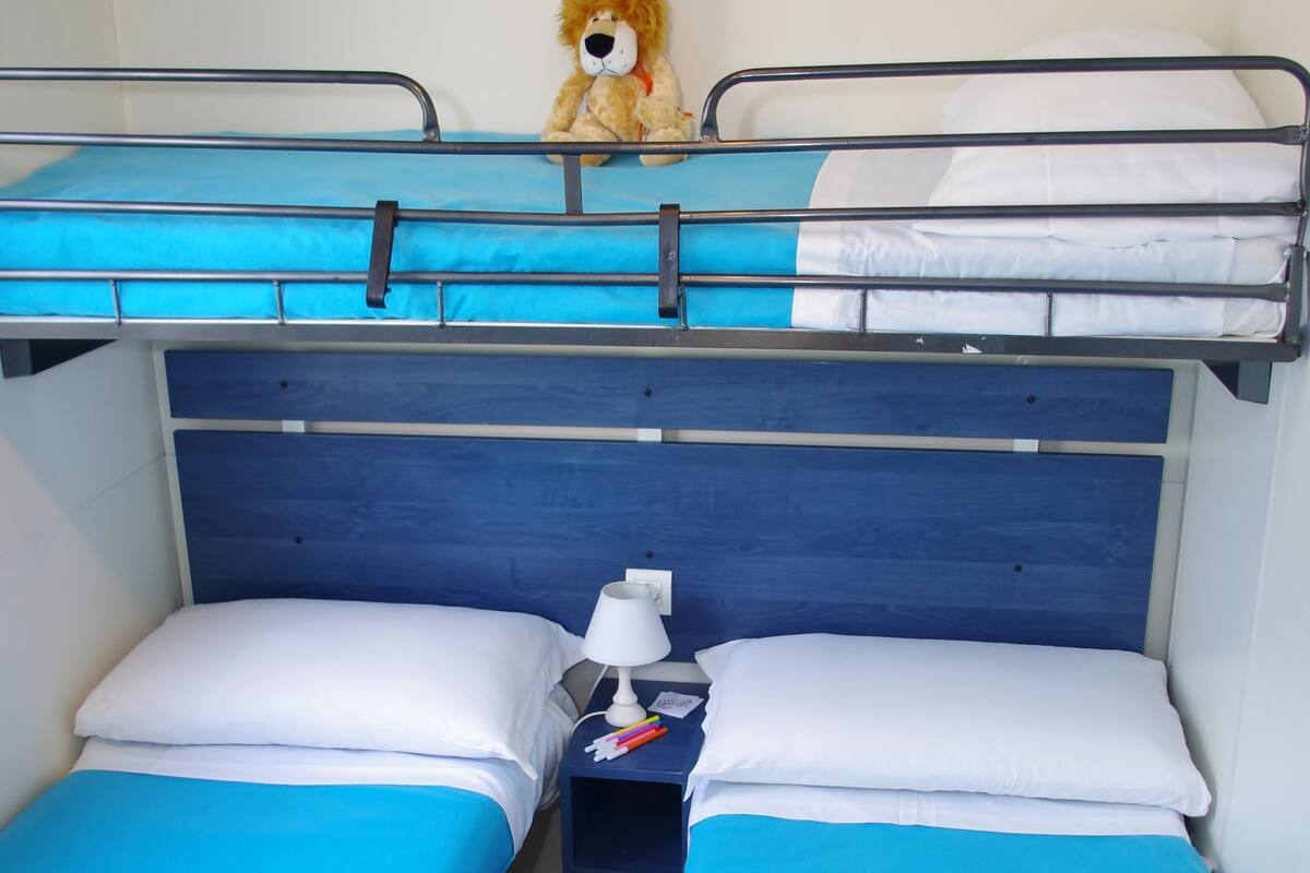 Standaard stacaravan | 3 slaapkamers, babybedden