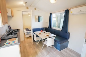 Standard Mobile Home | Private kitchen | Full-size fridge, stovetop, cookware/dishes/utensils