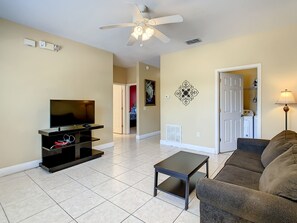 智能电视、电子游戏、DVD 播放器