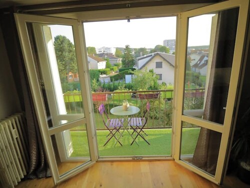 Quiet, bright apartment near Nancy Thermal with balcony