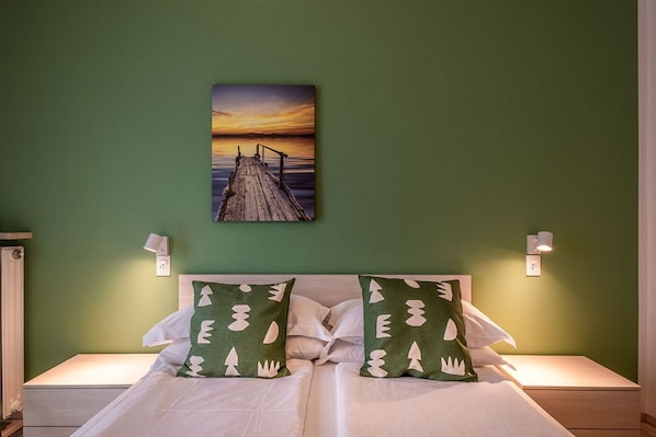 2 bedrooms, iron/ironing board, WiFi, bed sheets