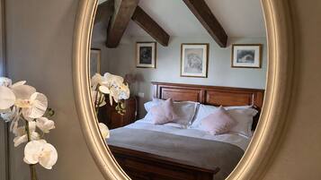1 bedroom, travel cot, free WiFi, bed sheets