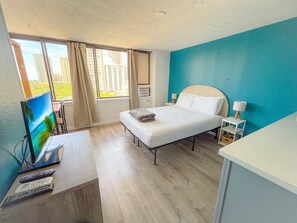 Iron/ironing board, free WiFi, bed sheets