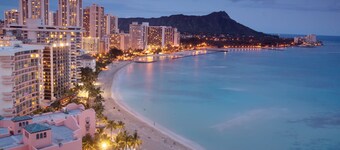 Renovated Beachy Studio at Hawaiian Monarch | Pool