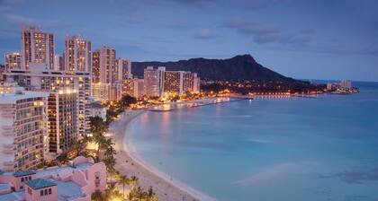 Renovated Beachy Studio at Hawaiian Monarch | Pool