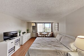 Iron/ironing board, free WiFi, bed sheets