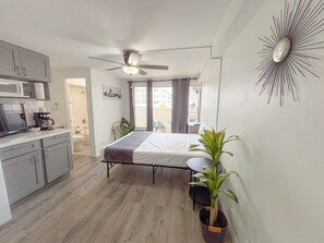 Iron/ironing board, free WiFi, bed sheets
