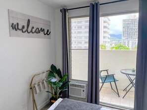 Iron/ironing board, free WiFi, bed sheets