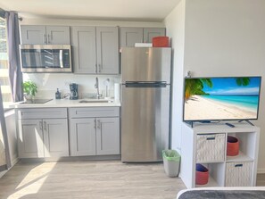 Fridge, microwave, stovetop, coffee/tea maker