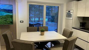 Deluxe-Apartment | 1 Schlafzimmer, schallisolierte Zimmer, kostenloses WLAN, Bettwäsche