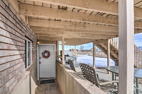 Pet-Friendly Aurora House w/ Mountain Views!