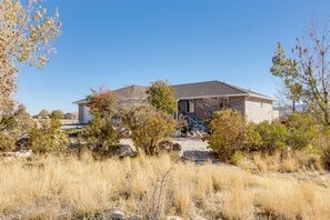 Exterior - Outdoorsy Utah Paradise w/ Mountain Views! (Aurora)