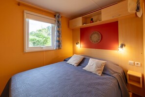 2 bedrooms, iron/ironing board
