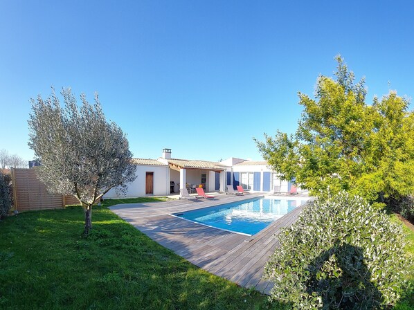 Outdoor pool, a heated pool