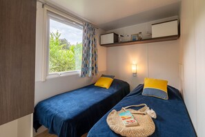 2 bedrooms, iron/ironing board