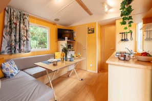 TV - Estrellus, mobile home in the vineyard (Hyères)