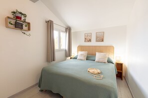2 chambres, fer et planche à repasser
