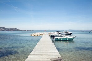 Marina - Mon Rêve, fisherman's cottage feet in the water (Hyères)