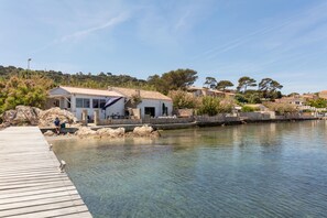 Exterior - La Roche, cottage on the waterfront in La Madrague (Hyères)