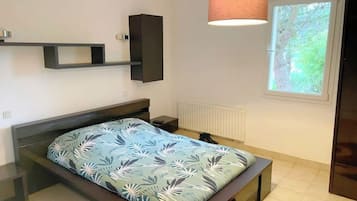 3 chambres, fer et planche à repasser, Wi-Fi gratuit, draps fournis
