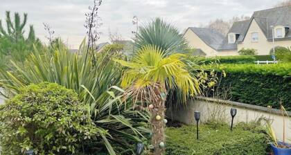 Large, quiet house 5 minutes' walk from the beach