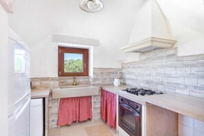 Réfrigérateur, four, plaque de cuisson, congélateur