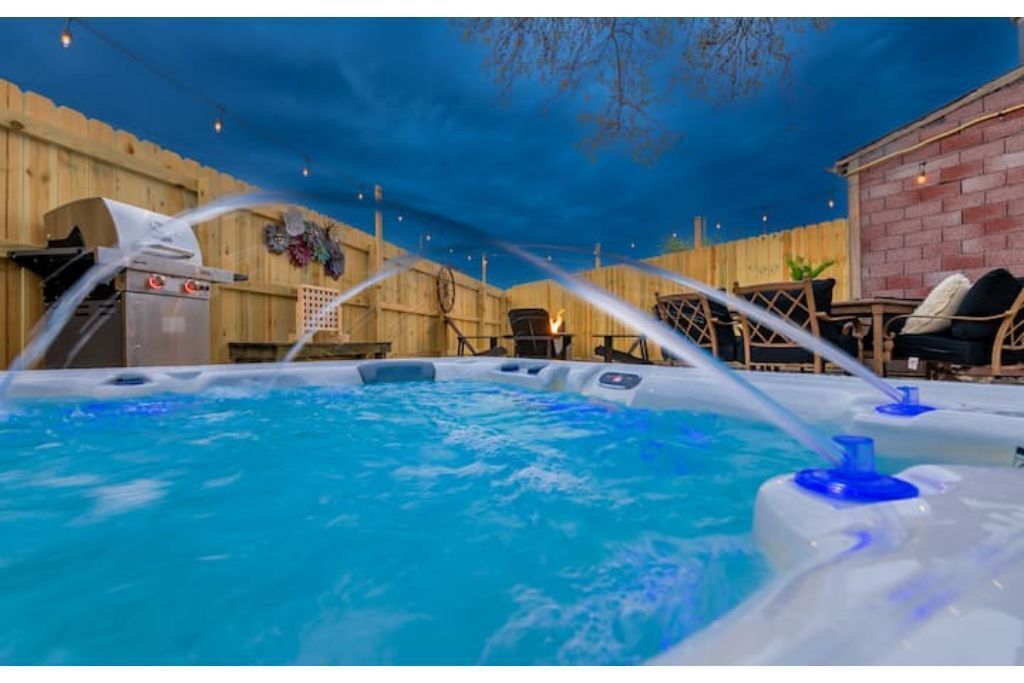Bourbon tour destination w/ hot tub & outdoor area