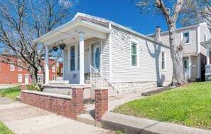Exterior - Bourbon tour destination w/ hot tub & outdoor area (Louisville)