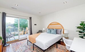 Una scrivania, Wi-Fi, lenzuola