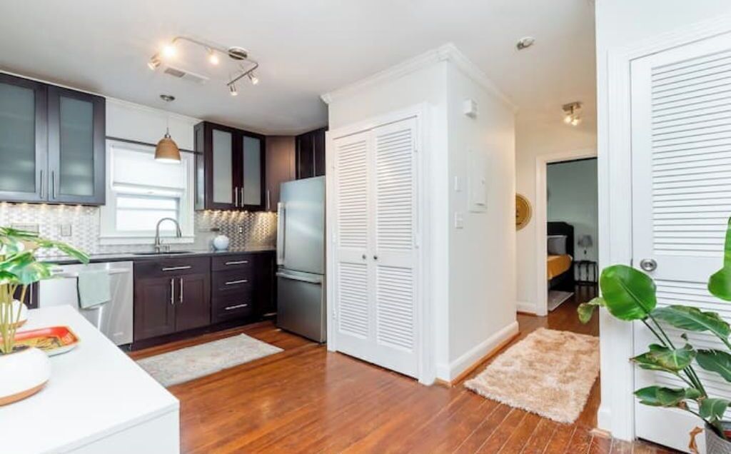 Desk, WiFi, bed sheets