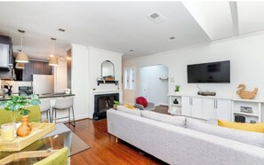 Smart TV - Perfect Nulu 2 BR-Best Location (Louisville)