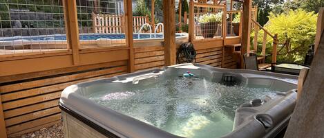 Tina de hidromasaje al aire libre