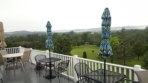 Outdoor dining - Bryce to Ski Snowboard Ice Skate/Wineries/Caverns (Basye)