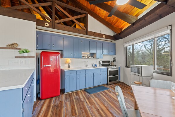 Fridge, microwave, oven, stovetop - 1 m. to Ski/Snow tube+Fire pit+360 Views+Wineries (Basye)