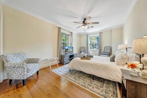 Deluxe Room | 1 bedroom, Egyptian cotton sheets, premium bedding, memory-foam beds